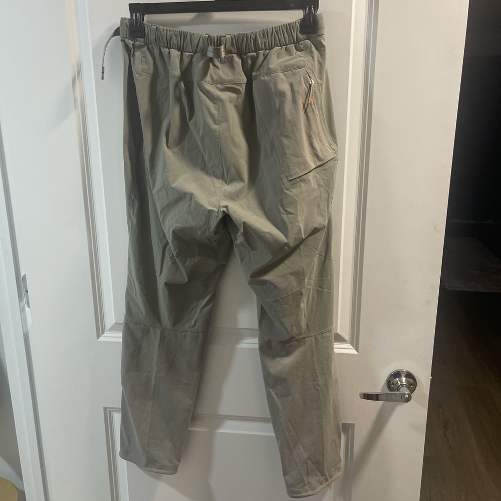 Lululemon Men's Tan Pants Size 34 Very Good Condition Have One Small Spot - Picture 3 of 6